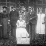 Theatergruppe beim Gasthaus Tiedemann (heute Hachmeister) - um 1920