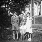 Familie Meyer: ca 1937, Mutter Dorothea Meyer und ihre Kinder, die Zwillinge Hans Hermann und Anneliese Meyer, Klaus Meyer